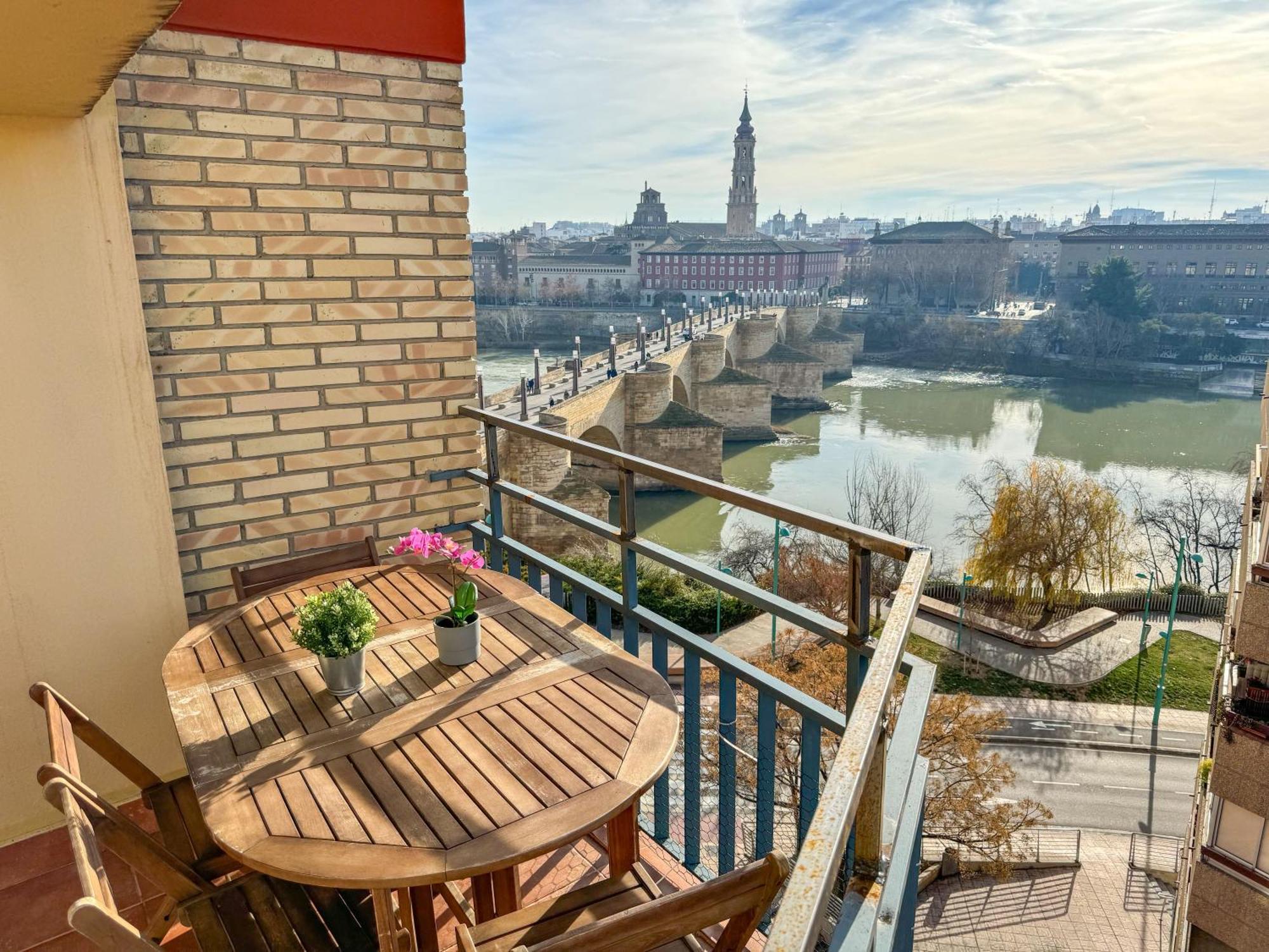 El Puente Del Pilar Comotucasa Σαραγόσα Εξωτερικό φωτογραφία