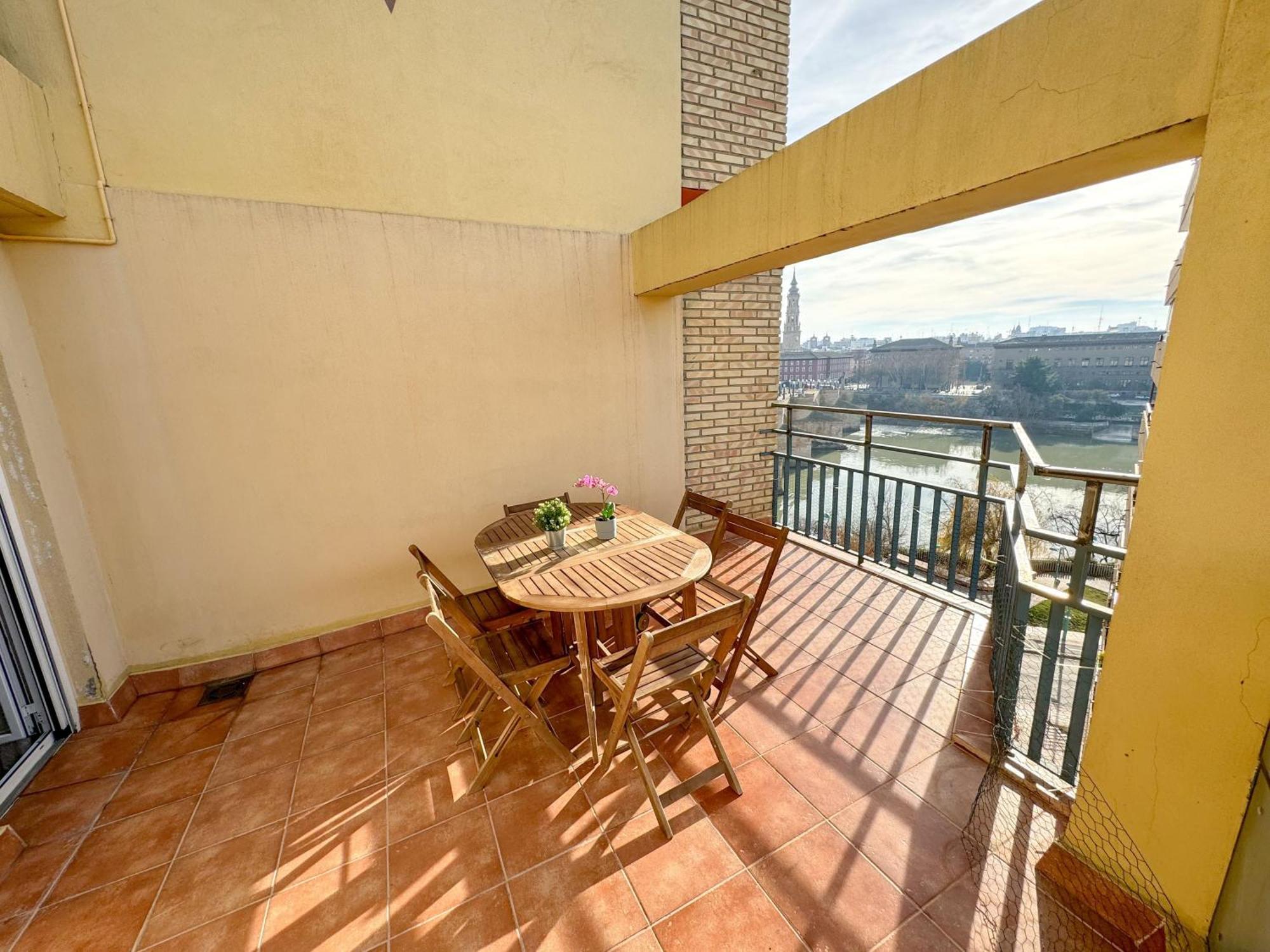 El Puente Del Pilar Comotucasa Σαραγόσα Εξωτερικό φωτογραφία